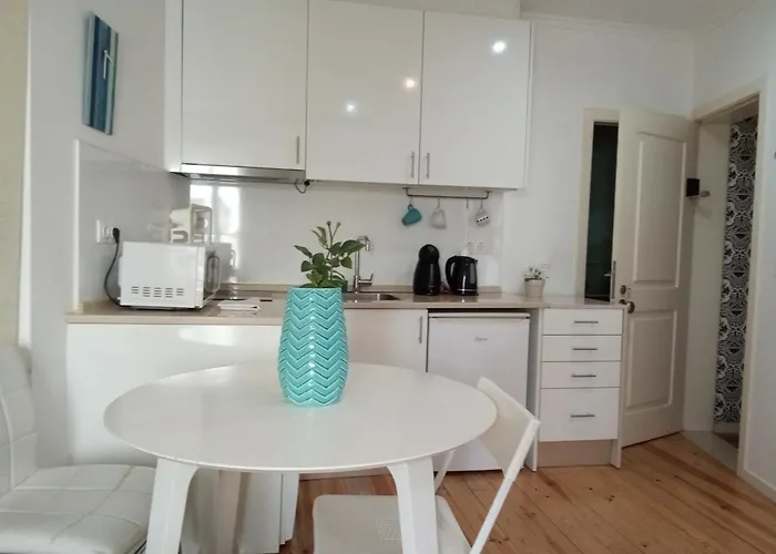 Turquoise - Tram 28 Starting Location Apartamento Lisboa