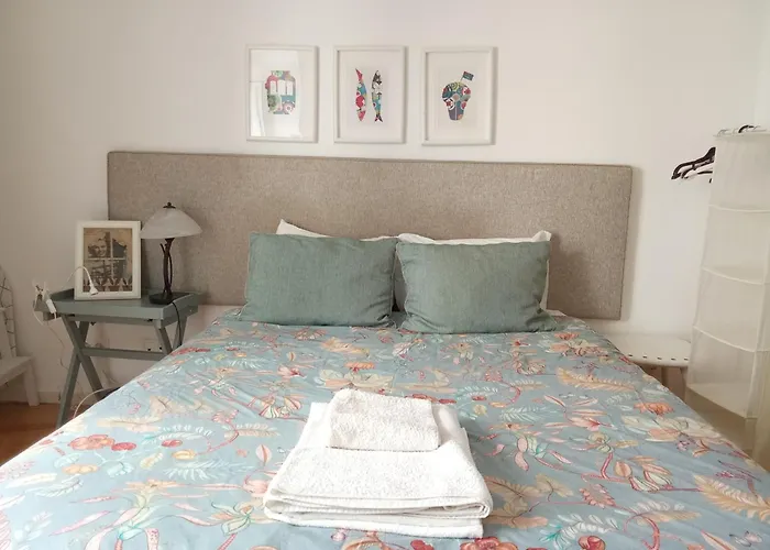 Turquoise - Tram 28 Starting Location Apartamento