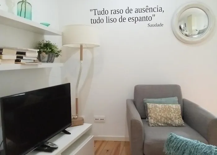 Turquoise - Tram 28 Starting Location *