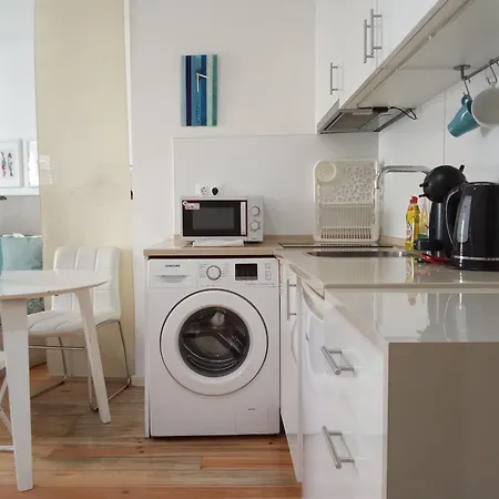 Turquoise - Tram 28 Starting Location * Лиссабон